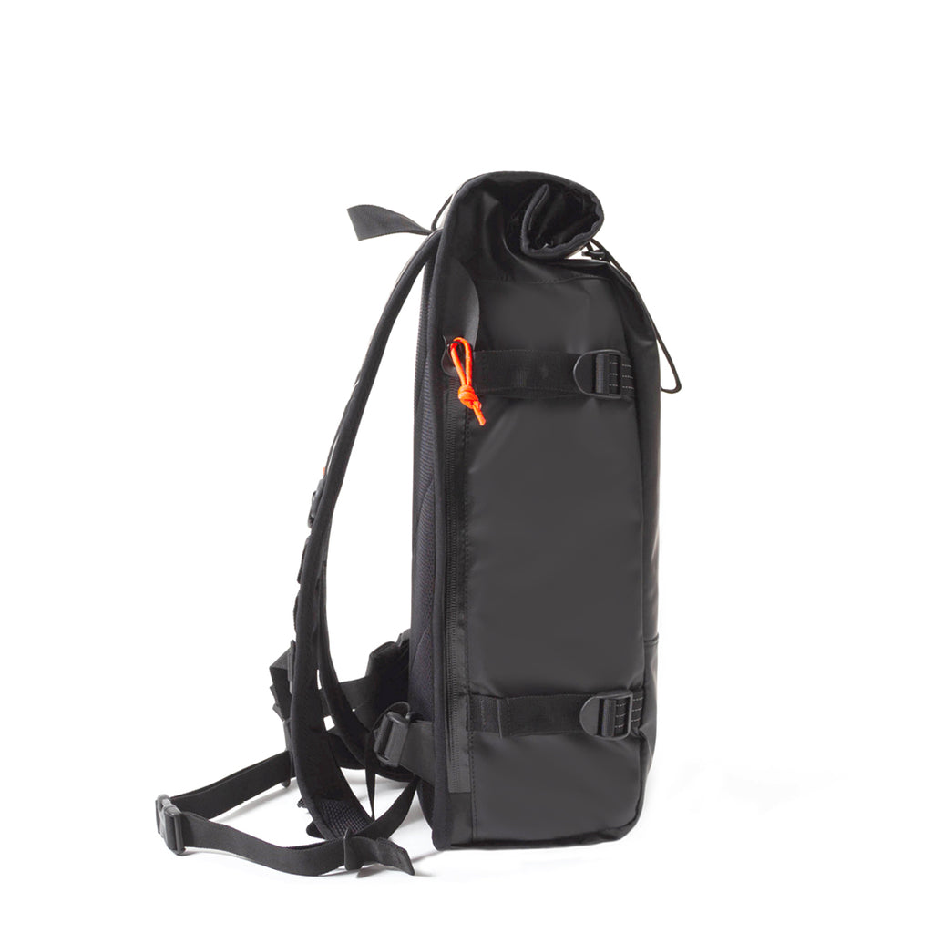 Mochila AE Impermeable Blast22 Rolltop Pack 22L Negro